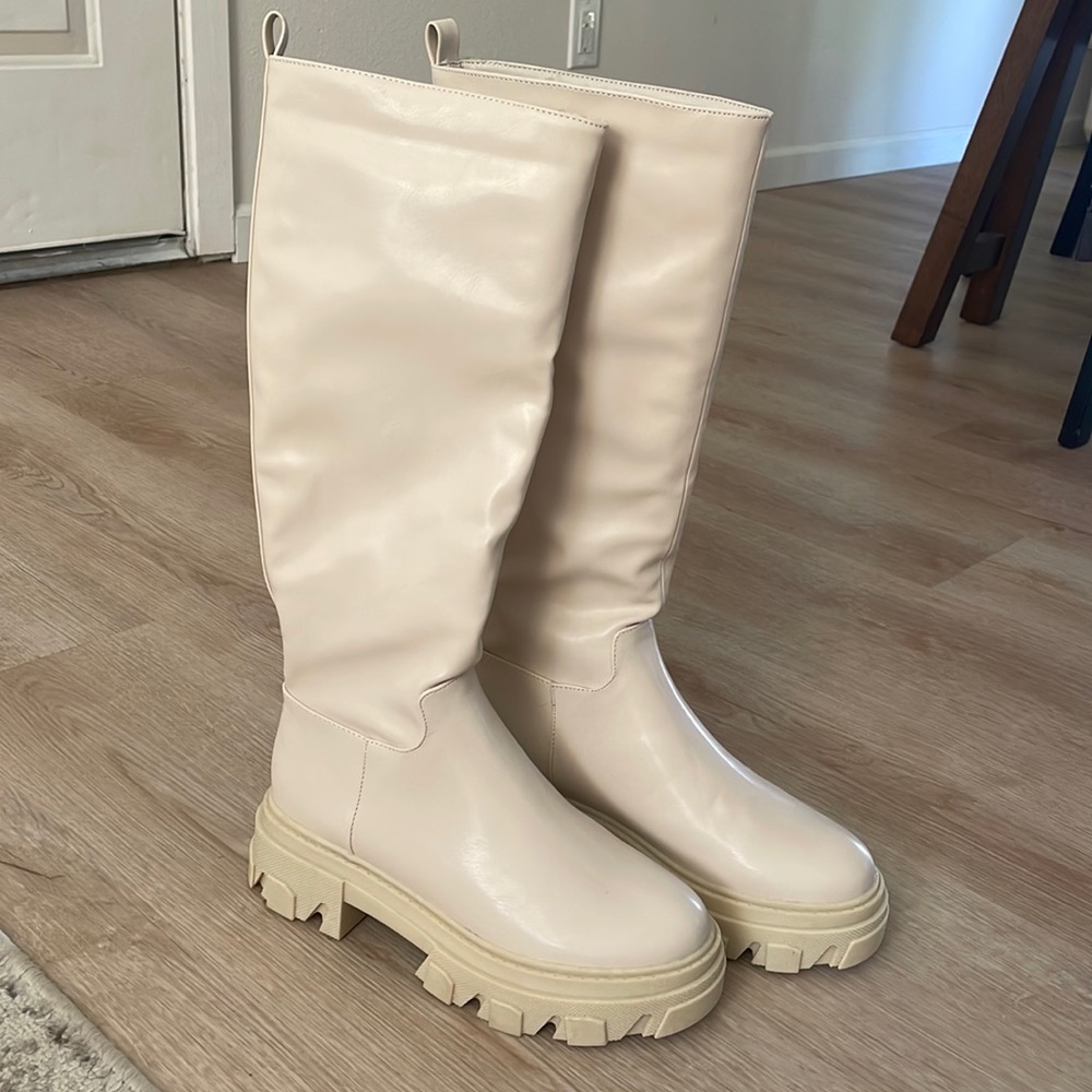 CHUNKY CREAM TALL BOOTS